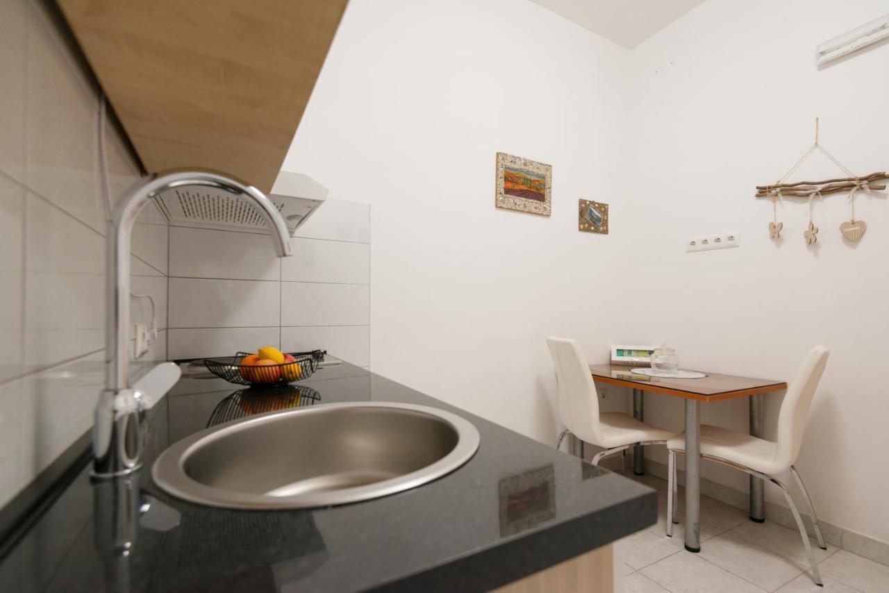 Guesthouse Sanela Pomena Εξωτερικό φωτογραφία